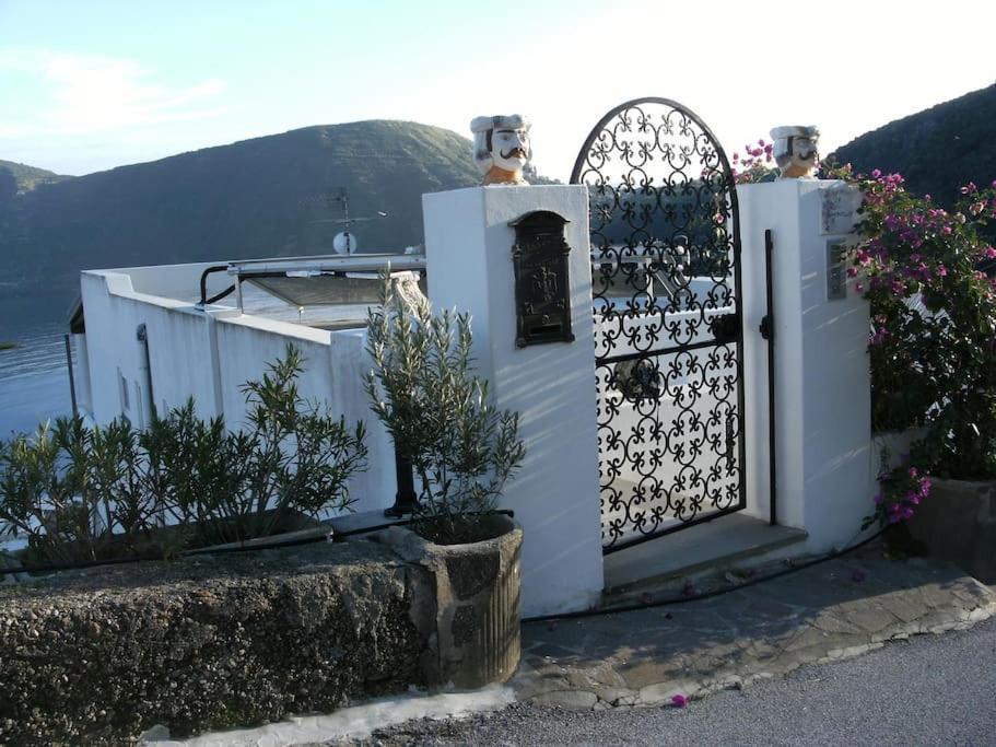Casa Vacanze Vista Mare Mela B Lipari  Eksteriør billede