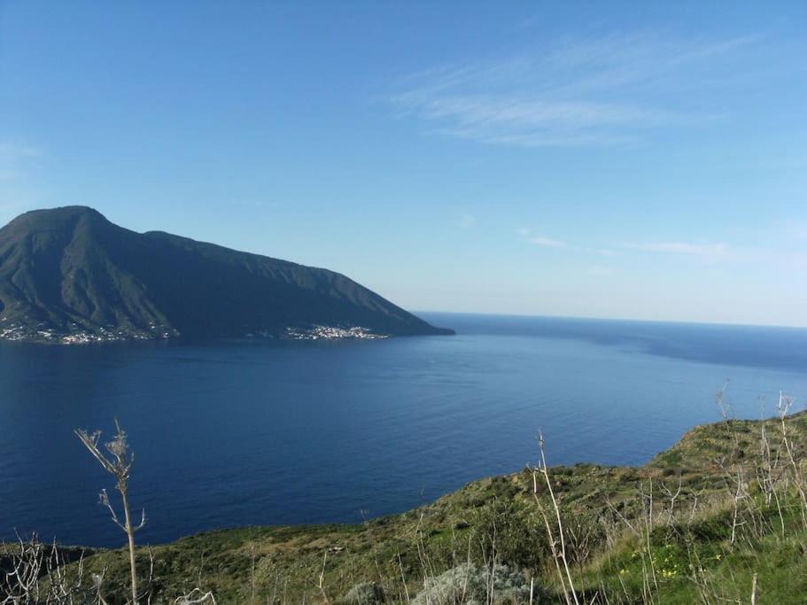 Casa Vacanze Vista Mare Mela B Lipari  Eksteriør billede